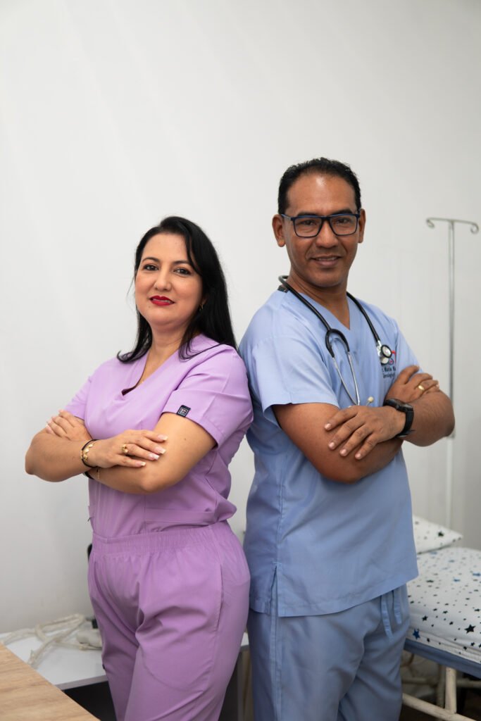 Dra. Sonia Monroy y Dr. Mario Machado, médicos generales del Consultorio Médico La Fe